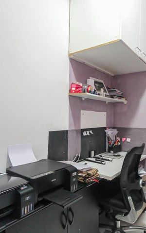 Casa à venda com 220m², 4 quartos e 2 vagas Casa à venda com 220m², 4 quartos e 2 vagasEscritorio