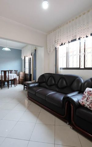 Casa à venda com 280m², 8 quartos e 4 vagasSala