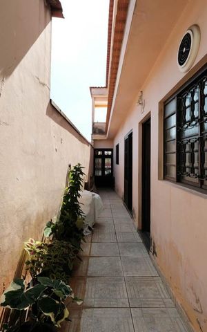 Casa à venda com 280m², 8 quartos e 4 vagasÁrea externa