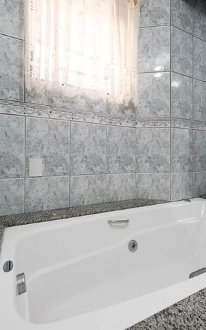 Casa à venda com 280m², 8 quartos e 4 vagasBanheiro 1