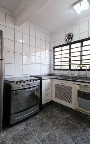 Casa à venda com 280m², 8 quartos e 4 vagasCozinha