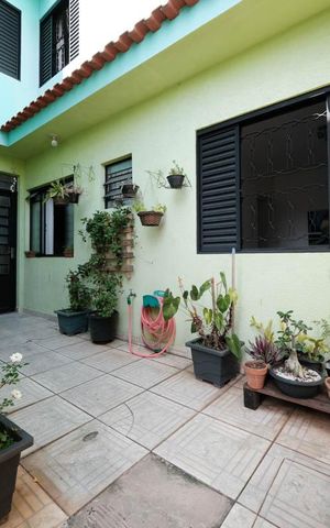Casa à venda com 280m², 8 quartos e 4 vagasÁrea externa