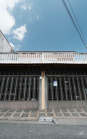 Casa à venda com 280m², 8 quartos e 4 vagasFachada