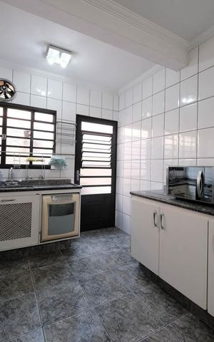 Casa à venda com 280m², 8 quartos e 4 vagasCozinha