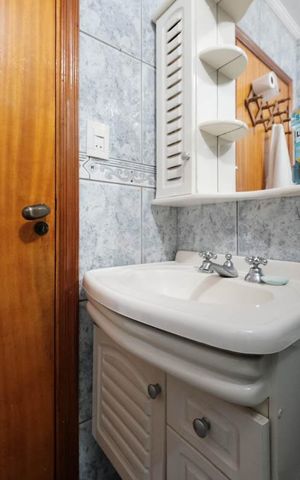 Casa à venda com 280m², 8 quartos e 4 vagasBanheiro 1