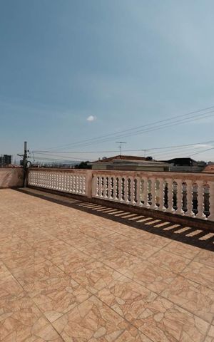 Casa à venda com 280m², 8 quartos e 4 vagasVaranda