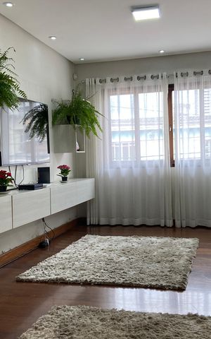 Casa à venda com 278m², 3 quartos e 8 vagas Casa à venda com 278m², 3 quartos e 8 vagasSala