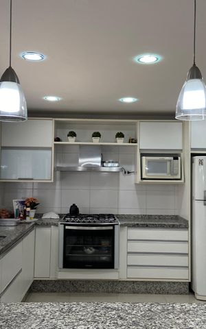 Casa à venda com 278m², 3 quartos e 8 vagas Casa à venda com 278m², 3 quartos e 8 vagasCozinha