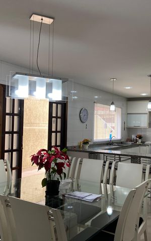 Casa à venda com 278m², 3 quartos e 8 vagas Casa à venda com 278m², 3 quartos e 8 vagasCozinha
