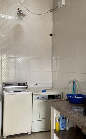 Casa à venda com 278m², 3 quartos e 8 vagas Casa à venda com 278m², 3 quartos e 8 vagasÁrea de Serviço
