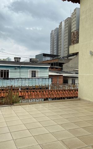 Casa à venda com 278m², 3 quartos e 8 vagas Casa à venda com 278m², 3 quartos e 8 vagasÁrea externa