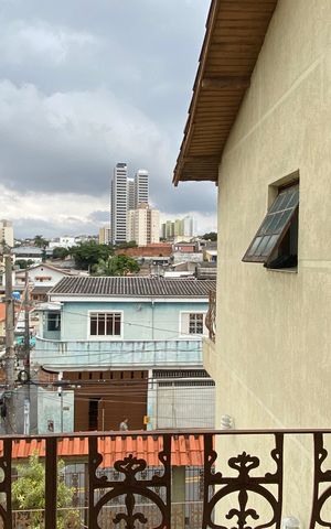 Casa à venda com 278m², 3 quartos e 8 vagas Casa à venda com 278m², 3 quartos e 8 vagasQuarto 2 - Varanda