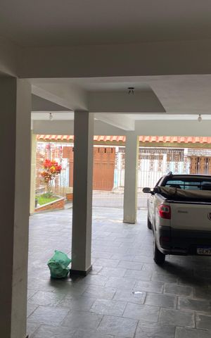 Casa à venda com 278m², 3 quartos e 8 vagas Casa à venda com 278m², 3 quartos e 8 vagasGaragem