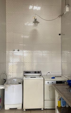 Casa à venda com 278m², 3 quartos e 8 vagas Casa à venda com 278m², 3 quartos e 8 vagasÁrea de Serviço