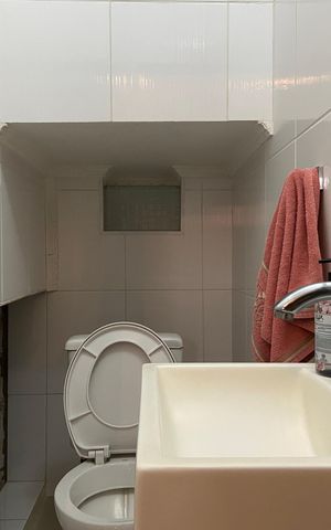 Casa à venda com 278m², 3 quartos e 8 vagas Casa à venda com 278m², 3 quartos e 8 vagasLavabo