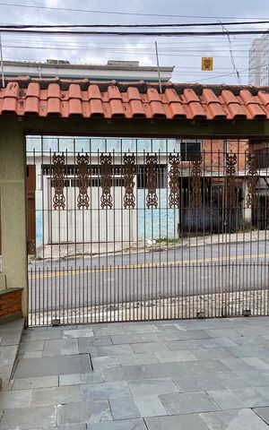 Casa à venda com 278m², 3 quartos e 8 vagas Casa à venda com 278m², 3 quartos e 8 vagasGaragem