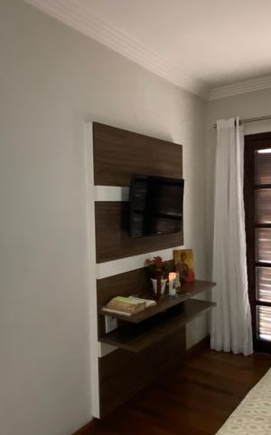 Casa à venda com 278m², 3 quartos e 8 vagas Casa à venda com 278m², 3 quartos e 8 vagasSuíte