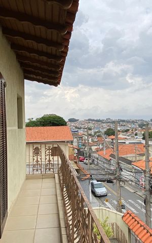 Casa à venda com 278m², 3 quartos e 8 vagas Casa à venda com 278m², 3 quartos e 8 vagasSuíte - Varanda