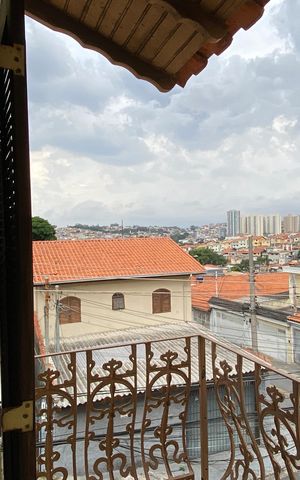 Casa à venda com 278m², 3 quartos e 8 vagas Casa à venda com 278m², 3 quartos e 8 vagasQuarto 2 - Varanda
