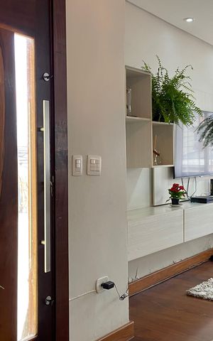 Casa à venda com 278m², 3 quartos e 8 vagas Casa à venda com 278m², 3 quartos e 8 vagasSala