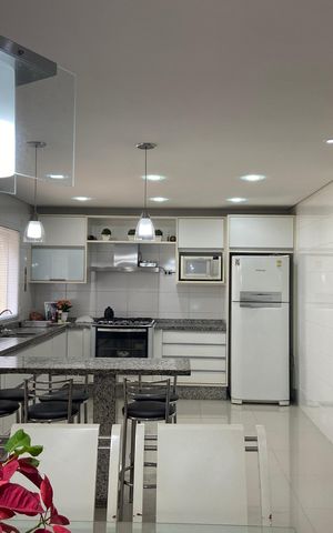 Casa à venda com 278m², 3 quartos e 8 vagas Casa à venda com 278m², 3 quartos e 8 vagasCozinha