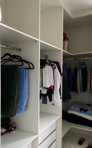 Casa à venda com 278m², 3 quartos e 8 vagas Casa à venda com 278m², 3 quartos e 8 vagasSuíte - Closet