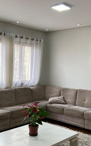 Casa à venda com 278m², 3 quartos e 8 vagas Casa à venda com 278m², 3 quartos e 8 vagasSala