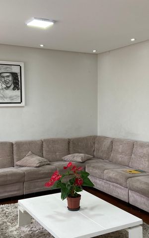 Casa à venda com 278m², 3 quartos e 8 vagas Casa à venda com 278m², 3 quartos e 8 vagasSala