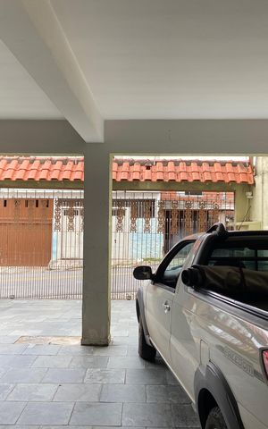 Casa à venda com 278m², 3 quartos e 8 vagas Casa à venda com 278m², 3 quartos e 8 vagasGaragem