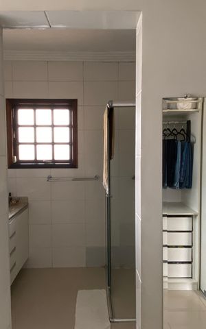 Casa à venda com 278m², 3 quartos e 8 vagas Casa à venda com 278m², 3 quartos e 8 vagasSuíte - Closet
