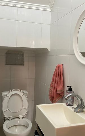 Casa à venda com 278m², 3 quartos e 8 vagas Casa à venda com 278m², 3 quartos e 8 vagasLavabo
