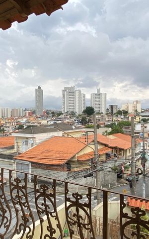 Casa à venda com 278m², 3 quartos e 8 vagas Casa à venda com 278m², 3 quartos e 8 vagasQuarto 2 - Varanda