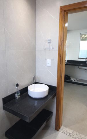 Casa à venda com 100m², 2 quartos e 6 vagasBanheiro
