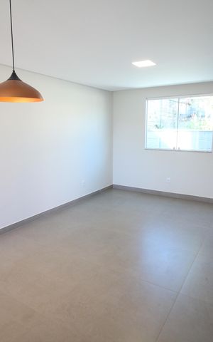 Casa à venda com 100m², 2 quartos e 6 vagasSala