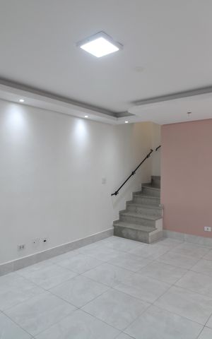 Casa à venda com 128m², 2 quartos e 2 vagasSala