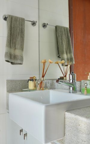 Apartamento para alugar com 240m², 3 quartos e 3 vagas Apartamento para alugar com 240m², 3 quartos e 3 vagasBanheiro compartilhado com quarto 1 e 2