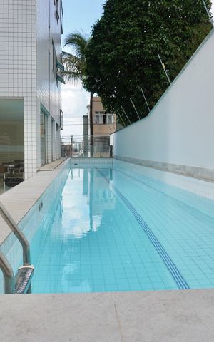 Apartamento para alugar com 240m², 3 quartos e 3 vagas Apartamento para alugar com 240m², 3 quartos e 3 vagasÁrea comum - Piscina