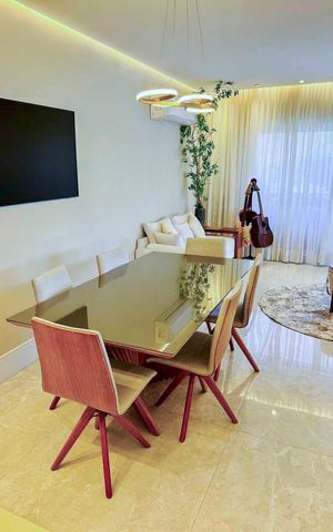 Apartamento à venda com 140m², 3 quartos e 2 vagas Apartamento à venda com 140m², 3 quartos e 2 vagasSala de Jantar