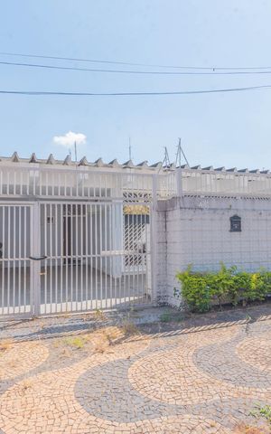 Casa à venda com 286m², 3 quartos e 4 vagas Casa à venda com 286m², 3 quartos e 4 vagasFachada