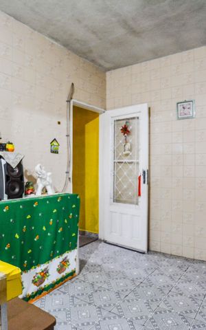 Casa à venda com 127m², 4 quartos e 2 vagas Casa à venda com 127m², 4 quartos e 2 vagasSala