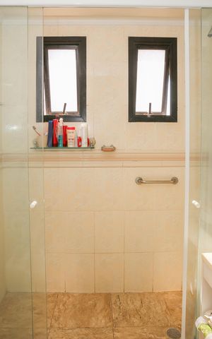 Apartamento à venda com 168m², 3 quartos e 3 vagas Apartamento à venda com 168m², 3 quartos e 3 vagasBanheiro da Suíte 1