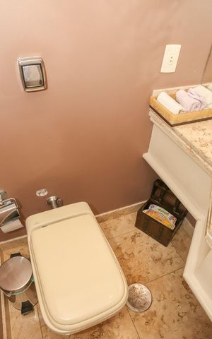 Apartamento à venda com 168m², 3 quartos e 3 vagas Apartamento à venda com 168m², 3 quartos e 3 vagasLavabo