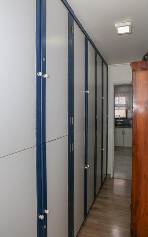 Apartamento à venda com 168m², 3 quartos e 3 vagas Apartamento à venda com 168m², 3 quartos e 3 vagasCorredor entre quartos e cozinha