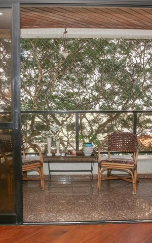 Apartamento à venda com 168m², 3 quartos e 3 vagas Apartamento à venda com 168m², 3 quartos e 3 vagasSacada