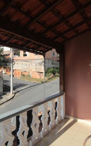 Casa à venda com 200m², 6 quartos e 3 vagasVaranda