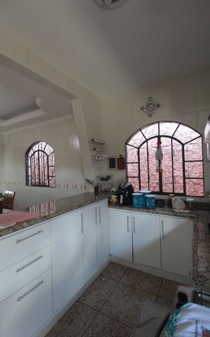 Casa à venda com 200m², 6 quartos e 3 vagasCozinha e Copa