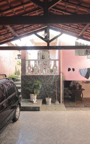 Casa à venda com 200m², 6 quartos e 3 vagasGaragem