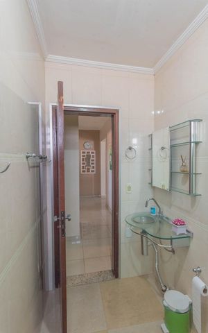 Casa à venda com 275m², 5 quartos e 4 vagas Casa à venda com 275m², 5 quartos e 4 vagasBanheiro