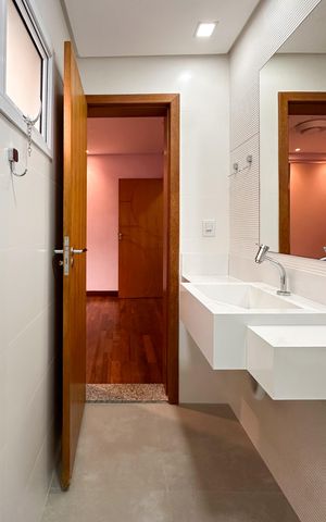 Casa à venda com 270m², 3 quartos e 4 vagasBanheiro da Suíte 2