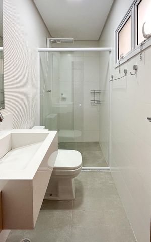 Casa à venda com 270m², 3 quartos e 4 vagasBanheiro da Suíte 2